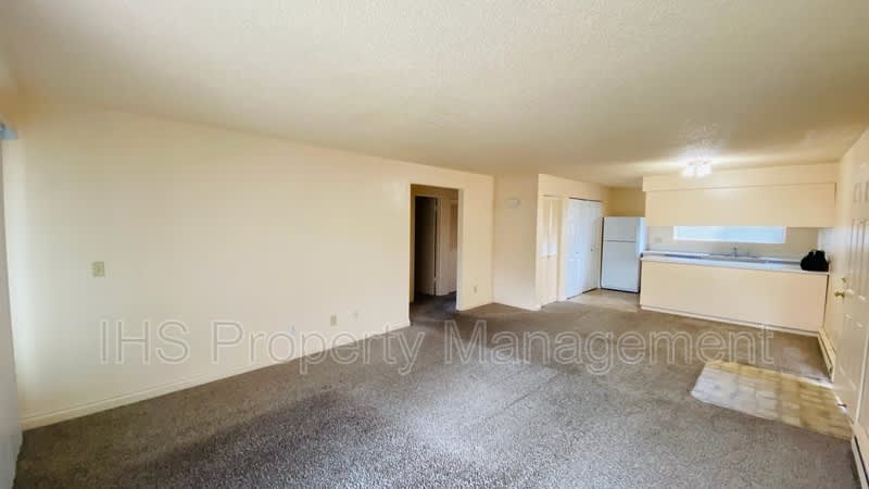1913 Hoxie Ave – photo 2