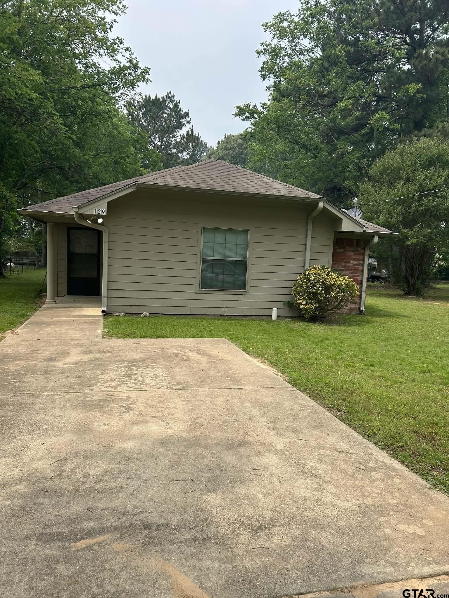 129 Mure St. – photo 1