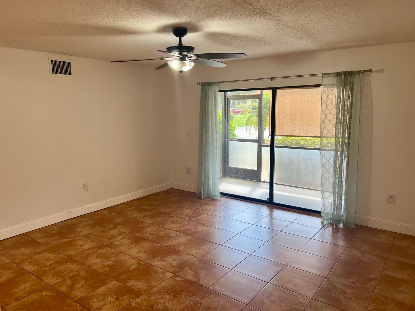 Move-In Ready 1-bed, 1-bath, Sarasota Condo off University Pkwy for rent! – photo 4