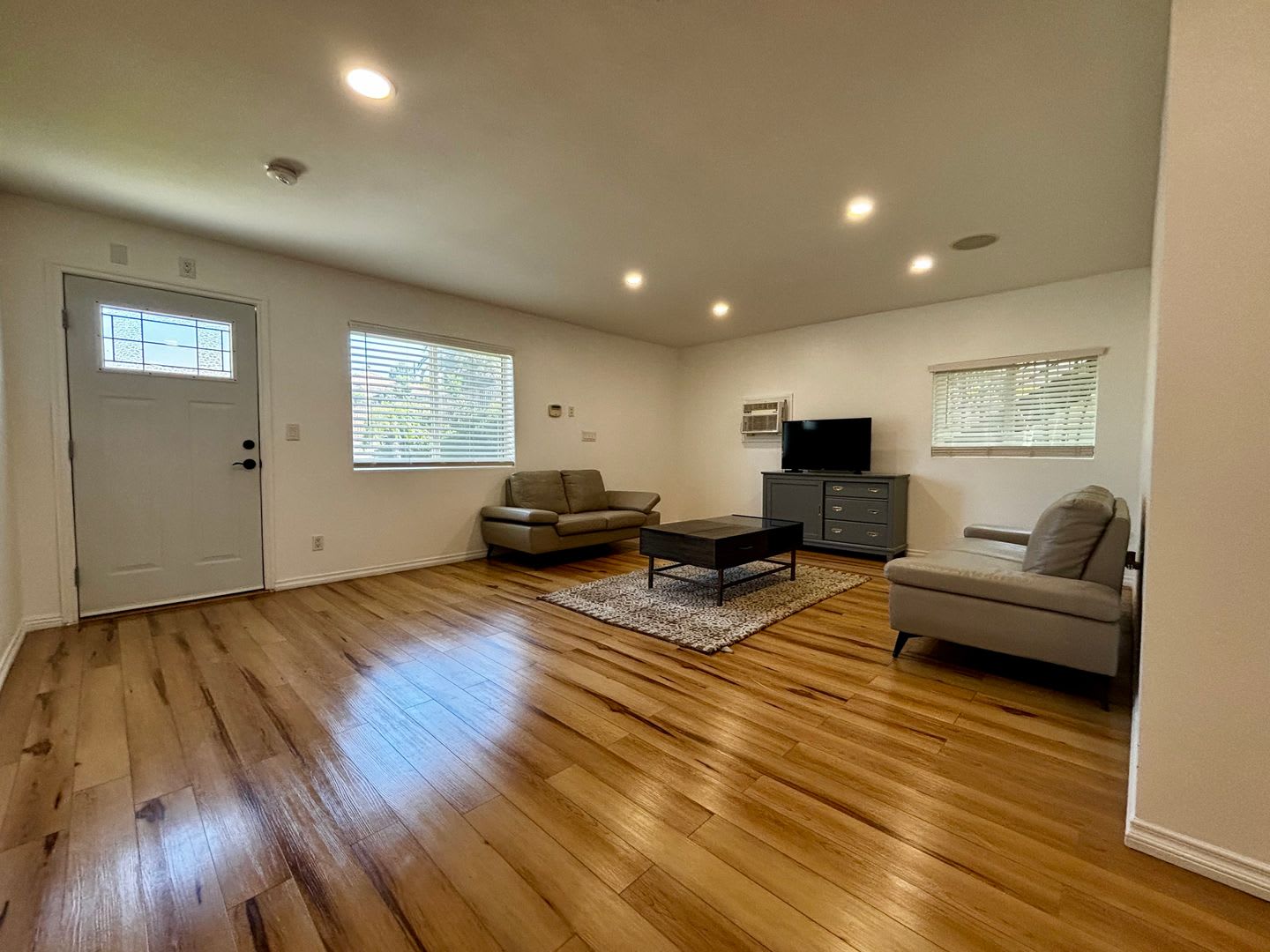 Spacious & Newly Updated 1-Bedroom ADU in Gated Woodcrest Property with Parking & Laundry – photo 4