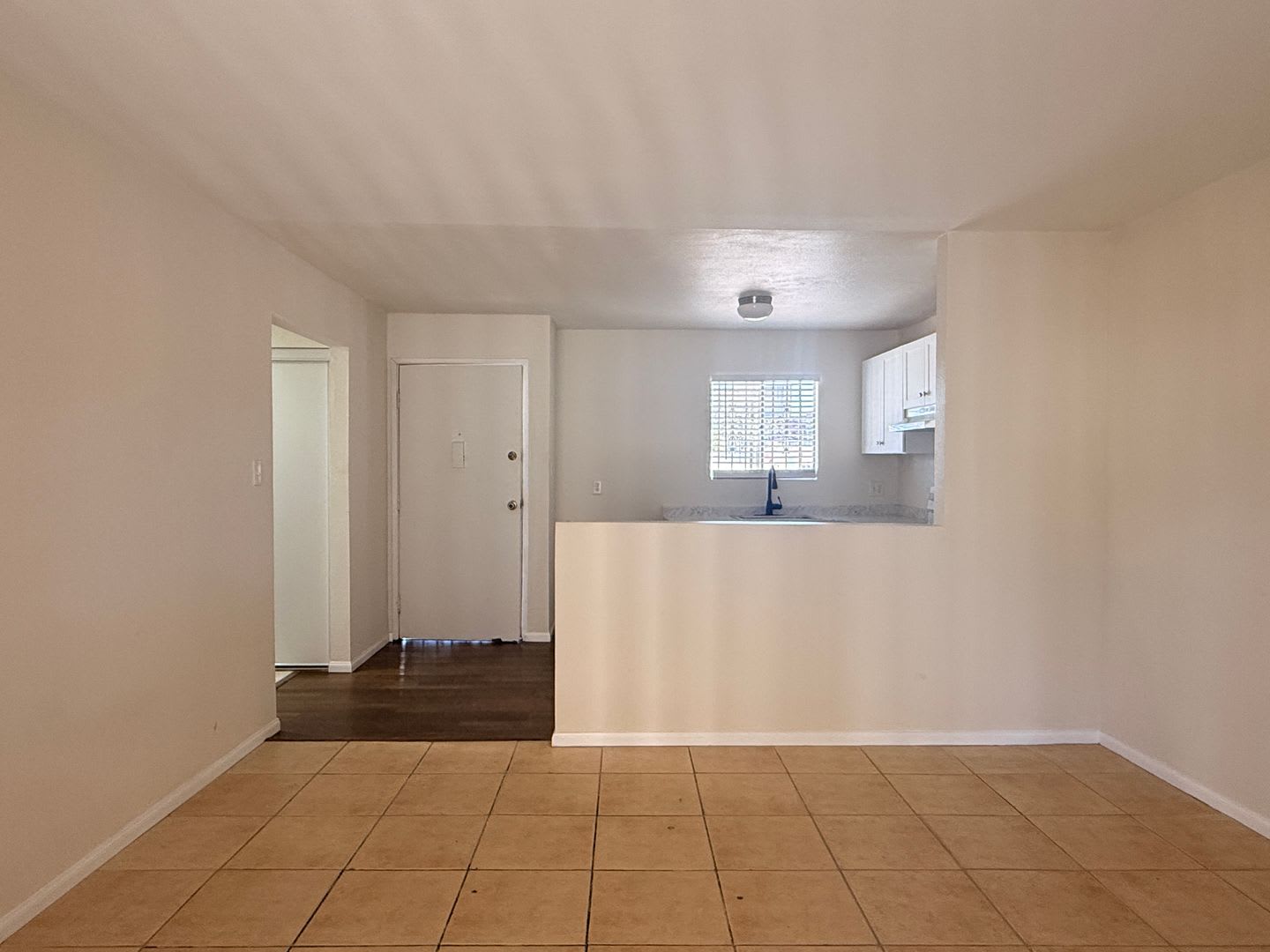 Spacious First Floor 2 Bedroom Condo – photo 4