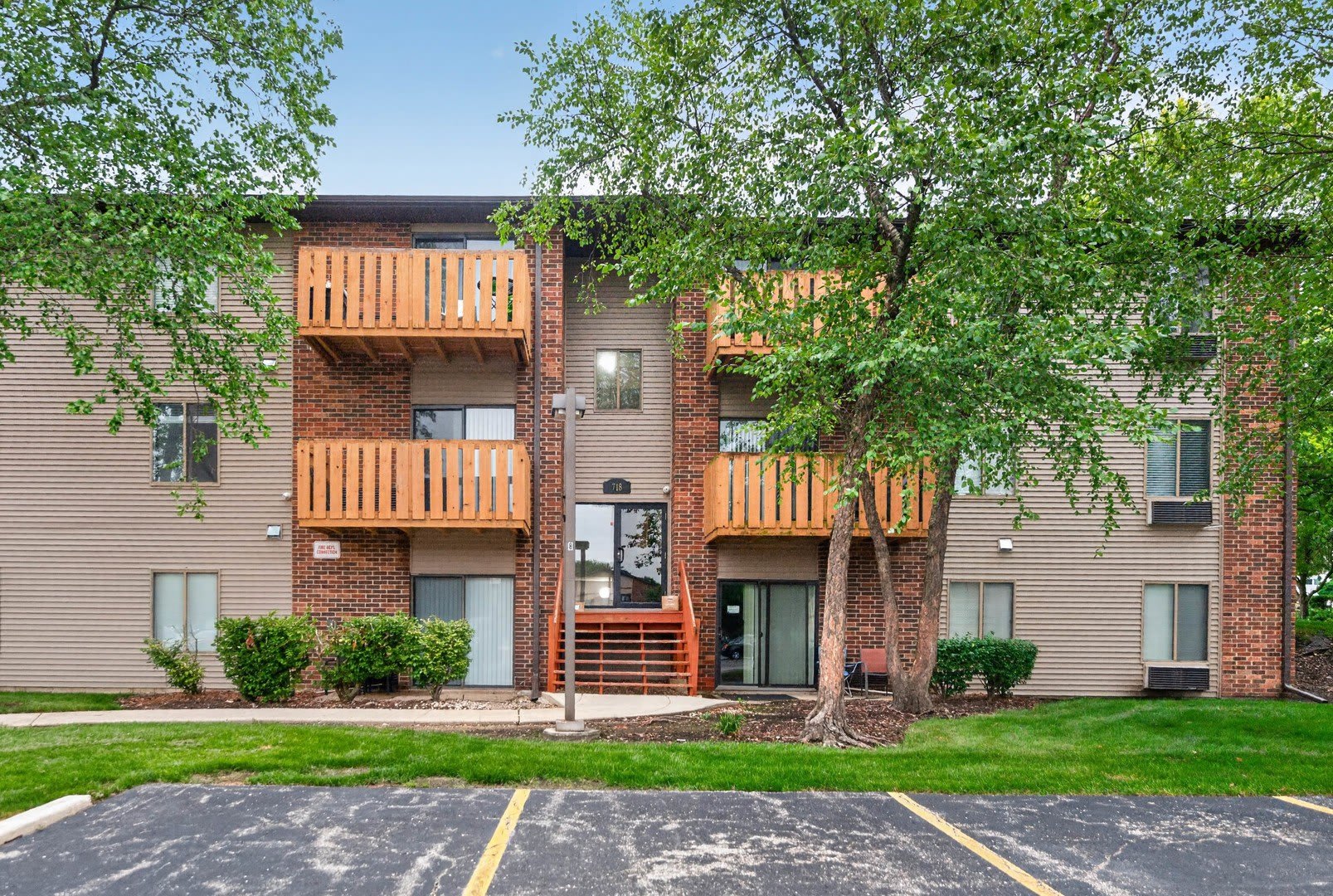 718 Rodenburg Road – photo 1