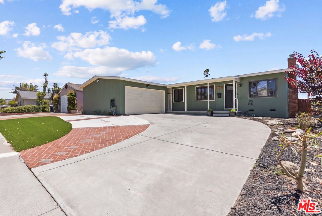 7212 West 91st Street – photo 1