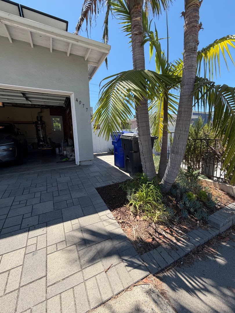 Convenient location 3 bedrooms, 2 bathrooms, 2 car attached garage – photo 2