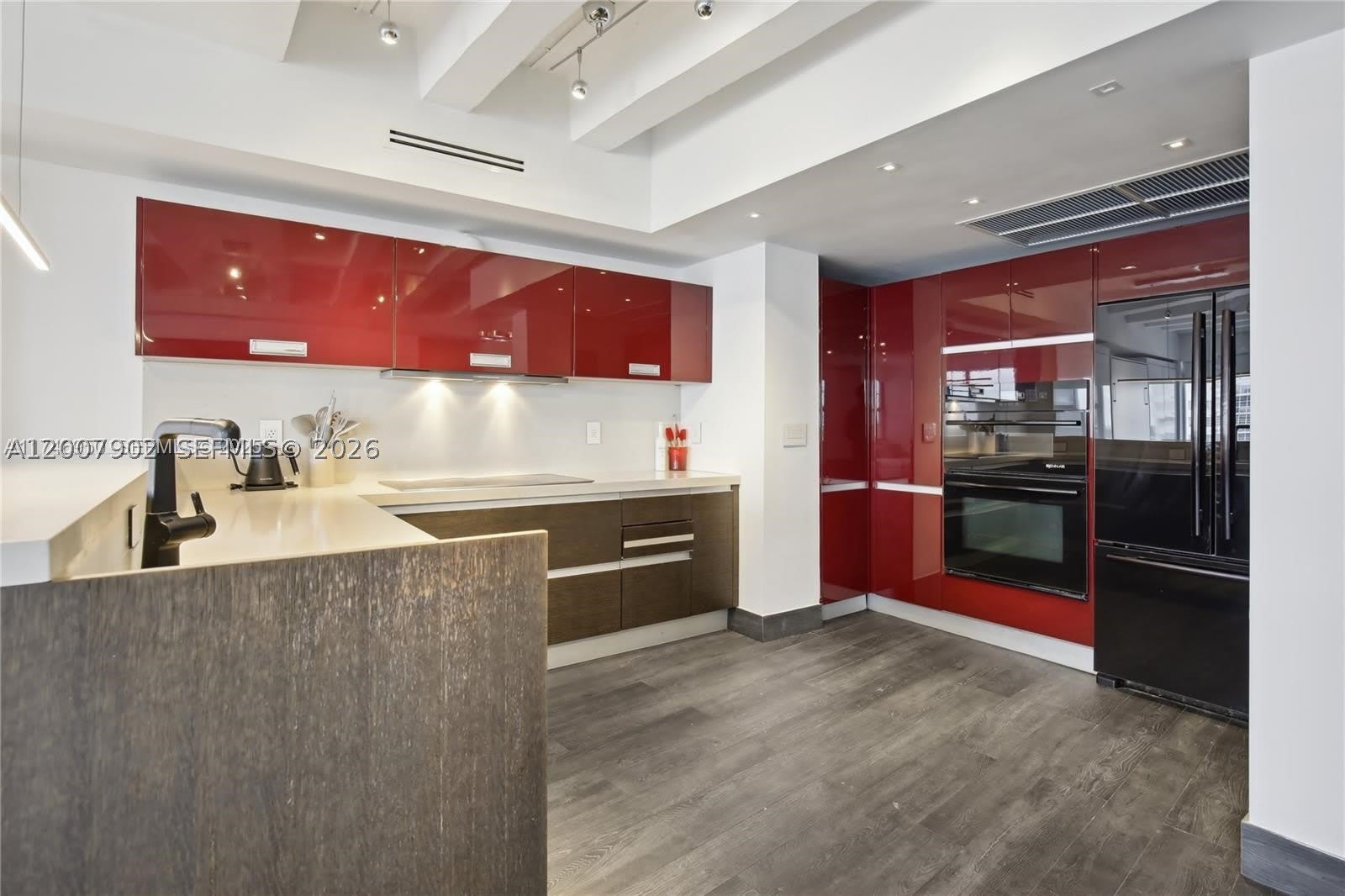 5255 Collins Ave – photo 3