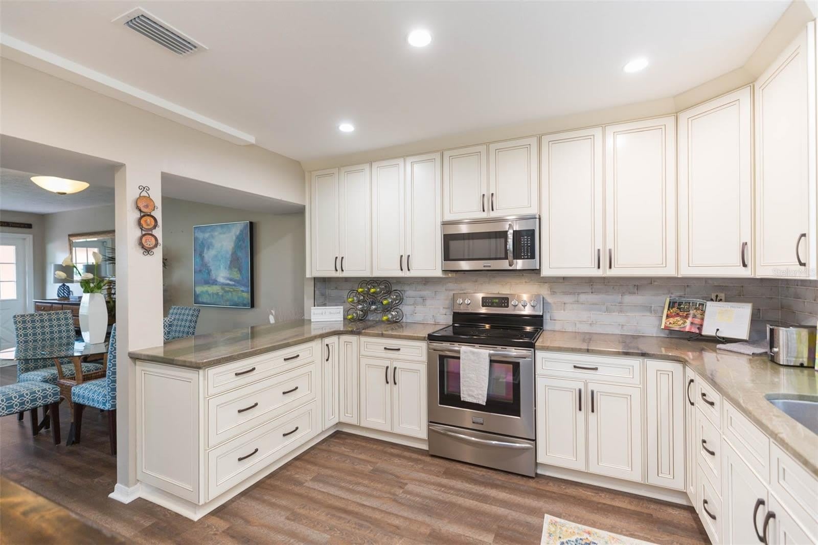702 W BAY Street – photo 2