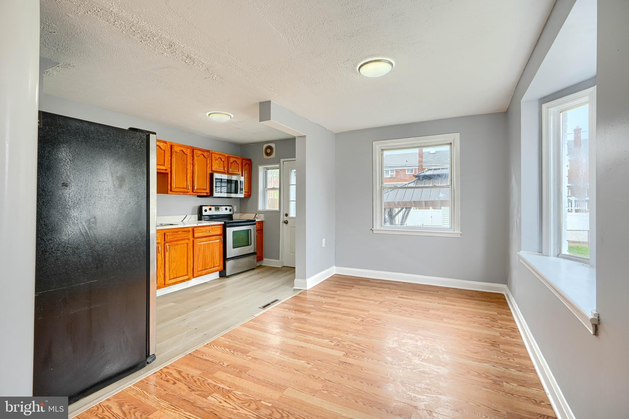1902 KELMORE Road – photo 5
