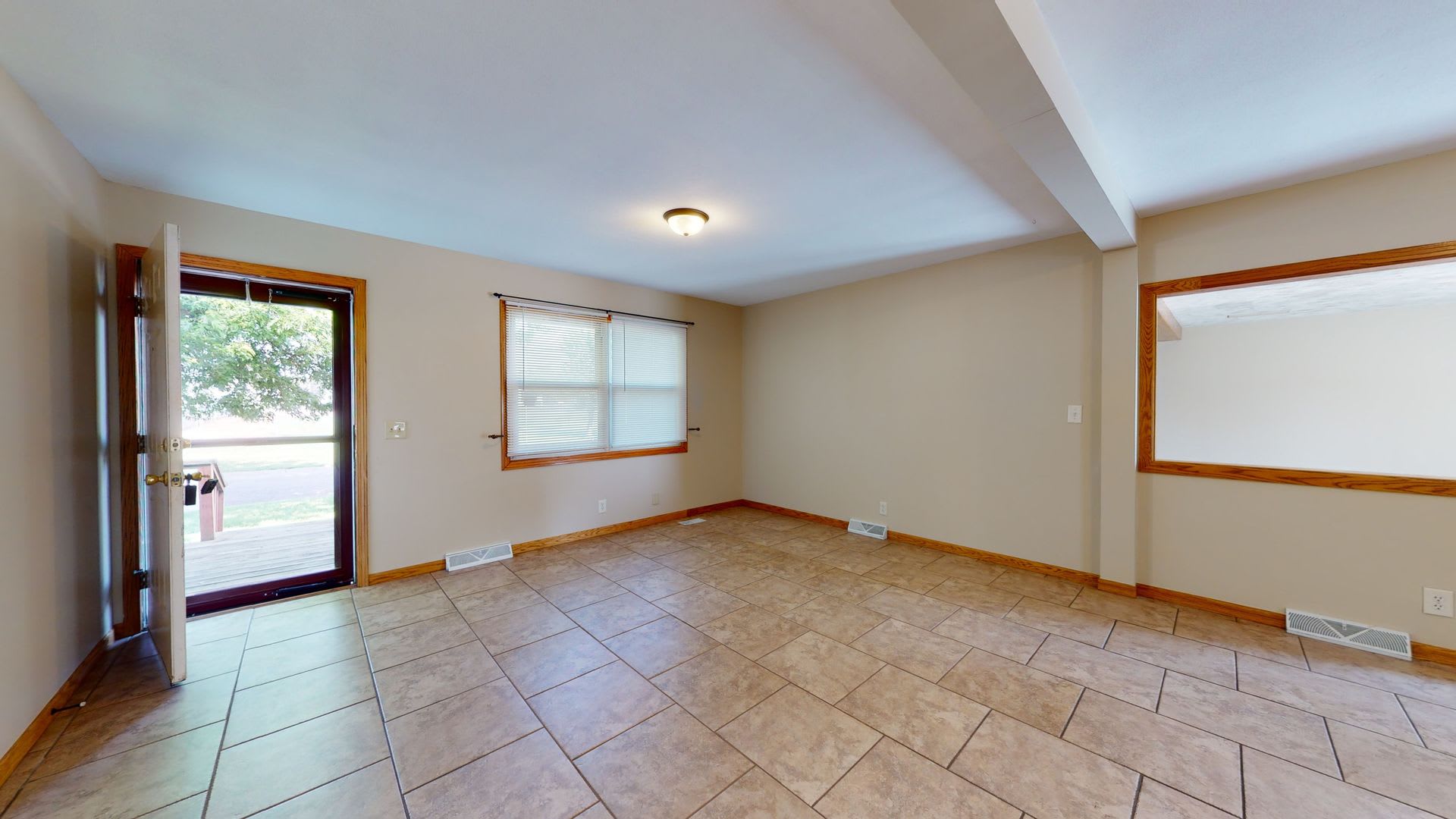 3 Bedroom, 1.5 Bathroom House – photo 3