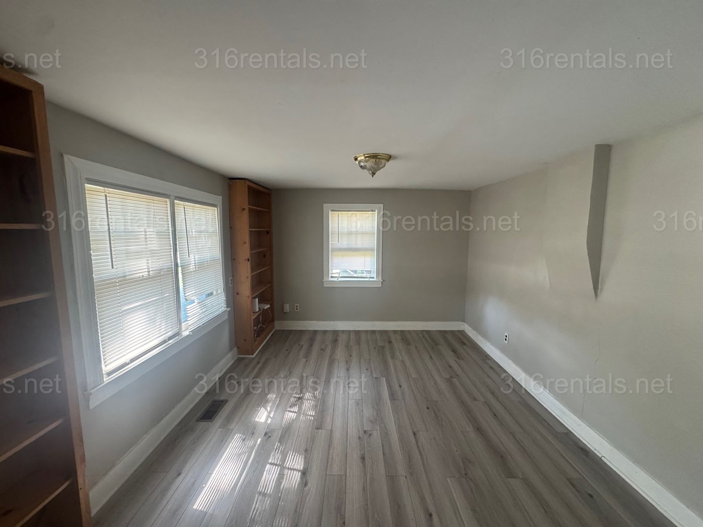 850 2 Bed 1 Bath Single Family Home – photo 2