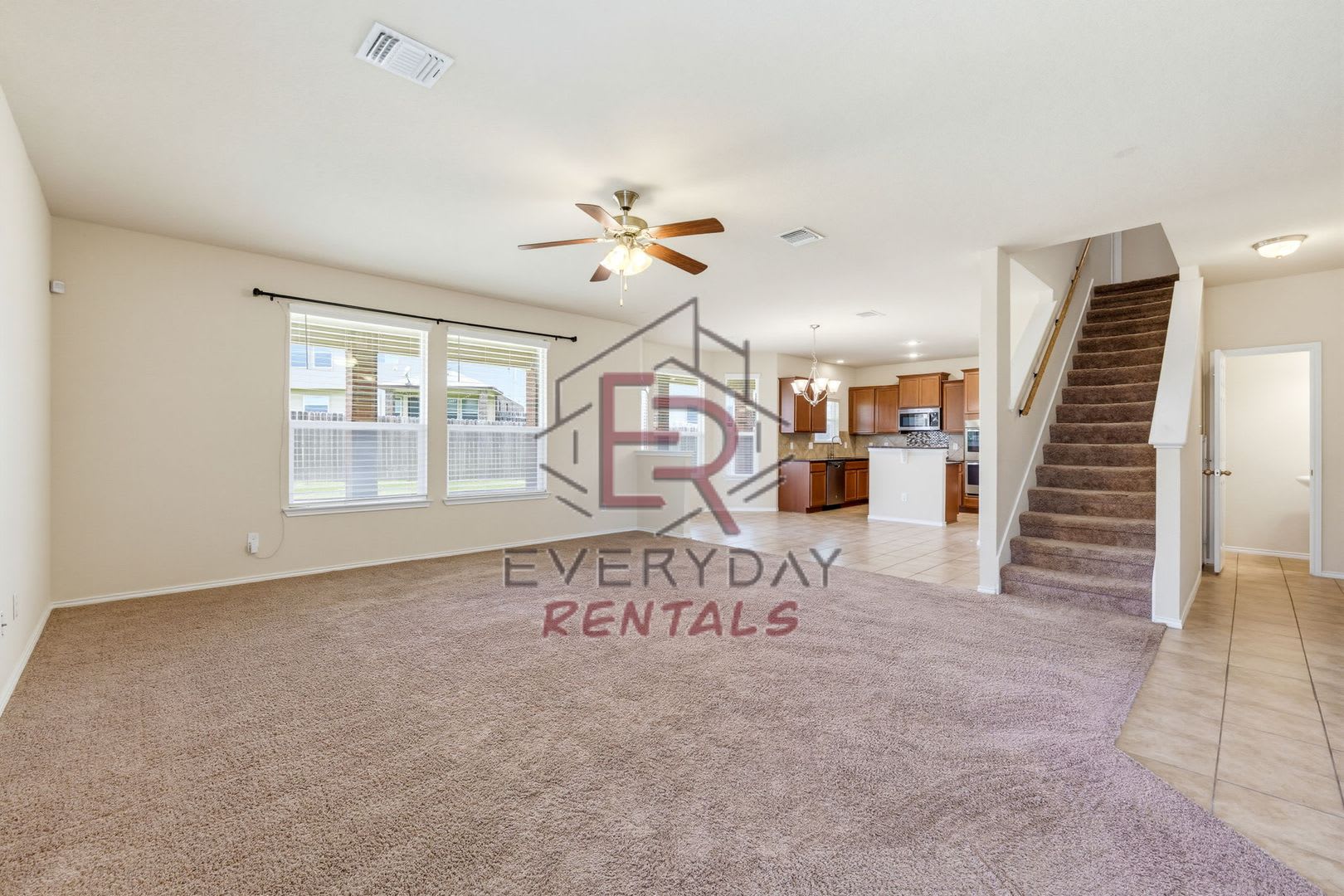 4 bedroom home located in Yowell Ranch with Rent Special – photo 5
