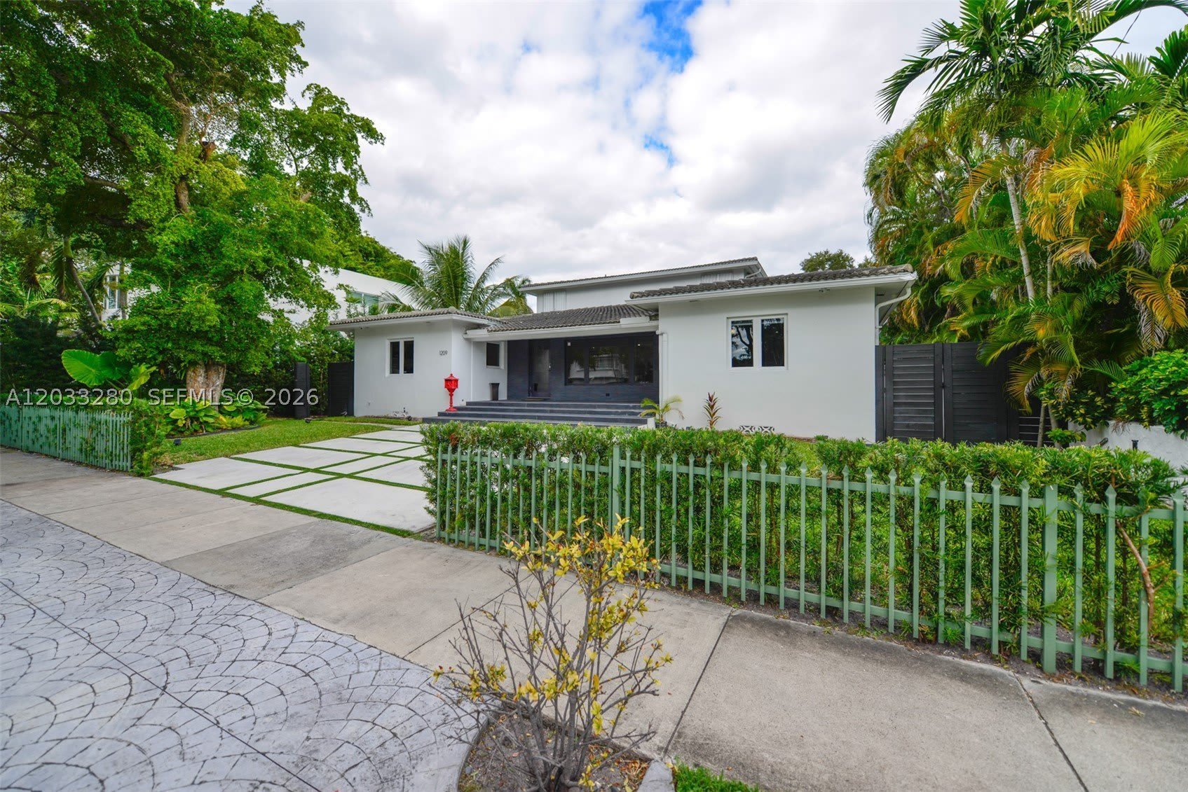 1209 Ne 96Th St – photo 2