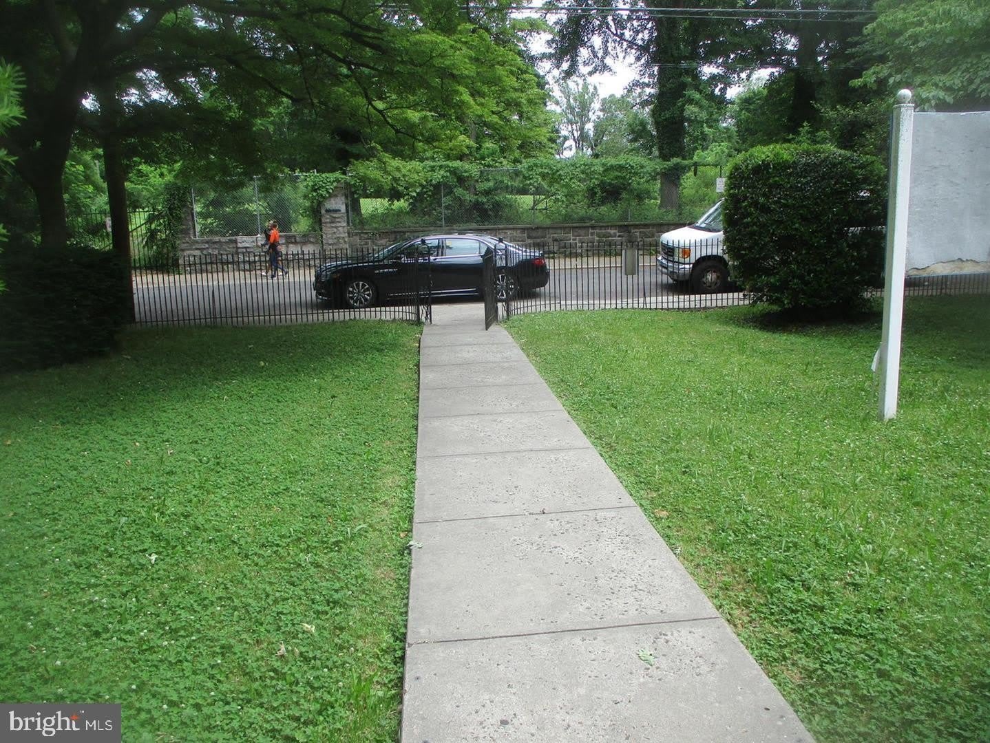 629-31 E CHURCH Lane – photo 3
