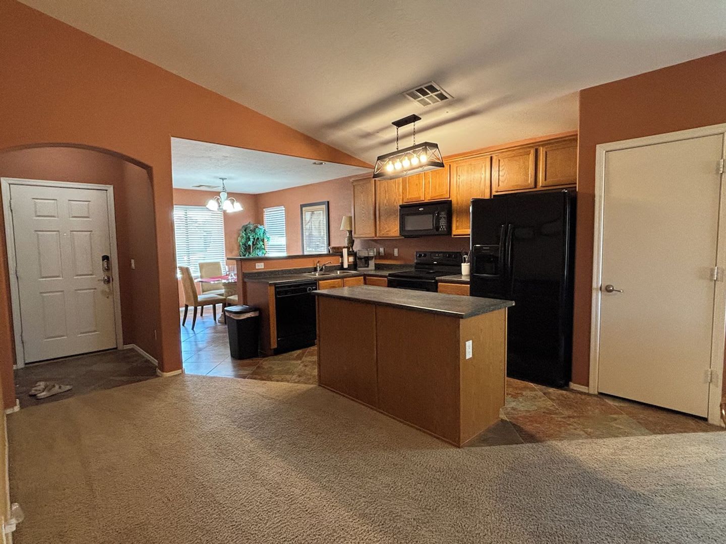 Single level, fully furnished 3bd home – photo 2