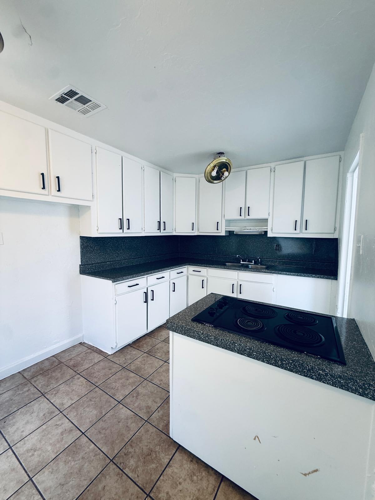 326 E Harmon Dr – photo 2