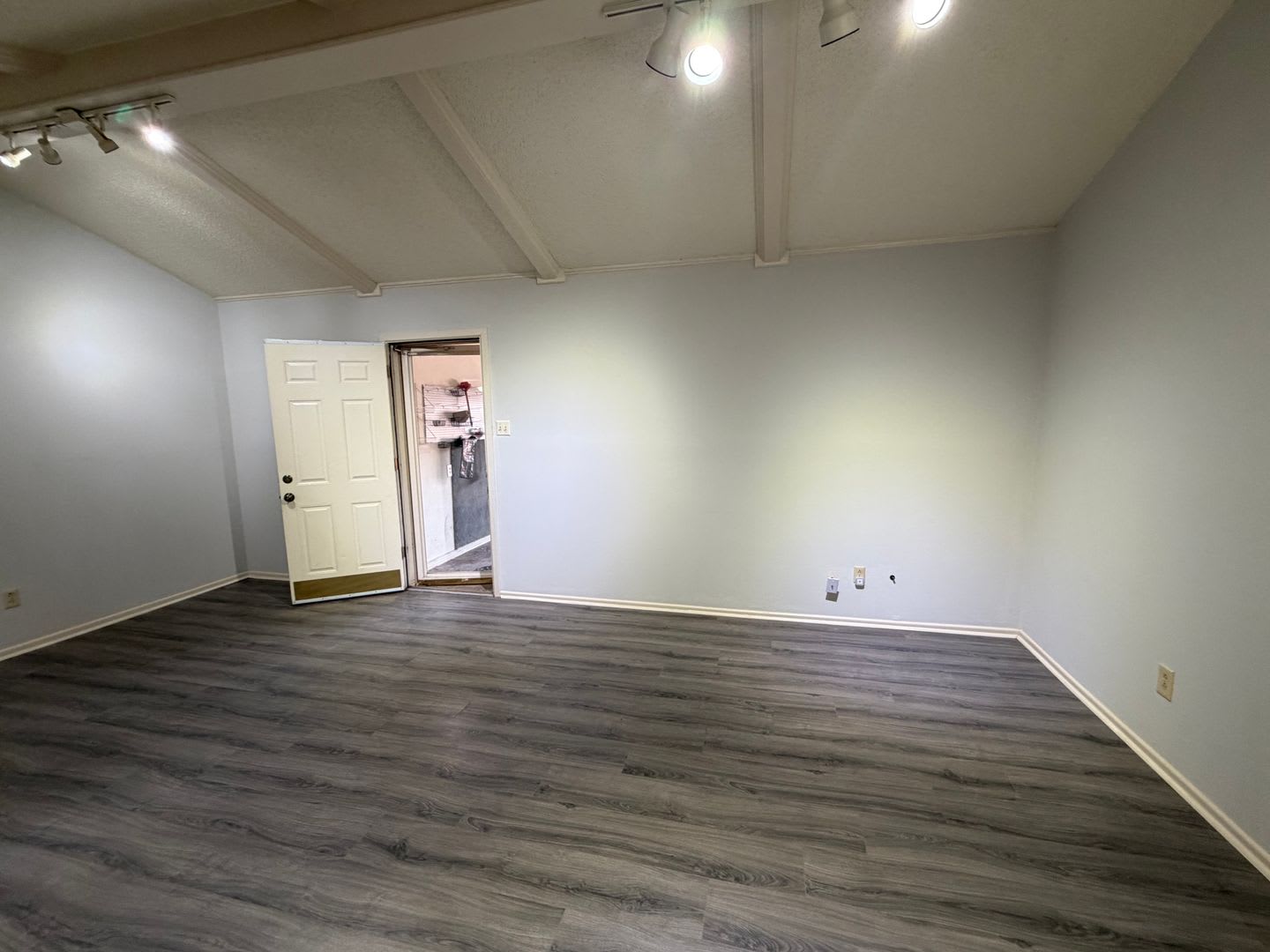 TownHome near LCU, Tech and Medical – photo 4