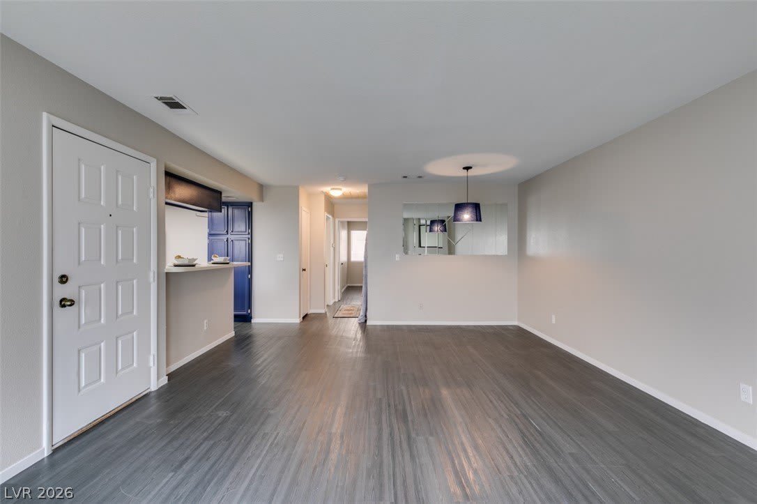 810 N Sloan Lane – photo 3