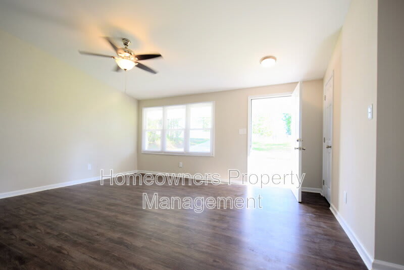 405 Andrews Rd – photo 3