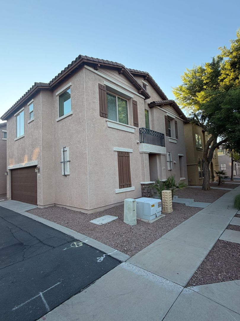Beautiful 3 bedroom home in Gilbert! NEW CARPET NEW PAINT – photo 2