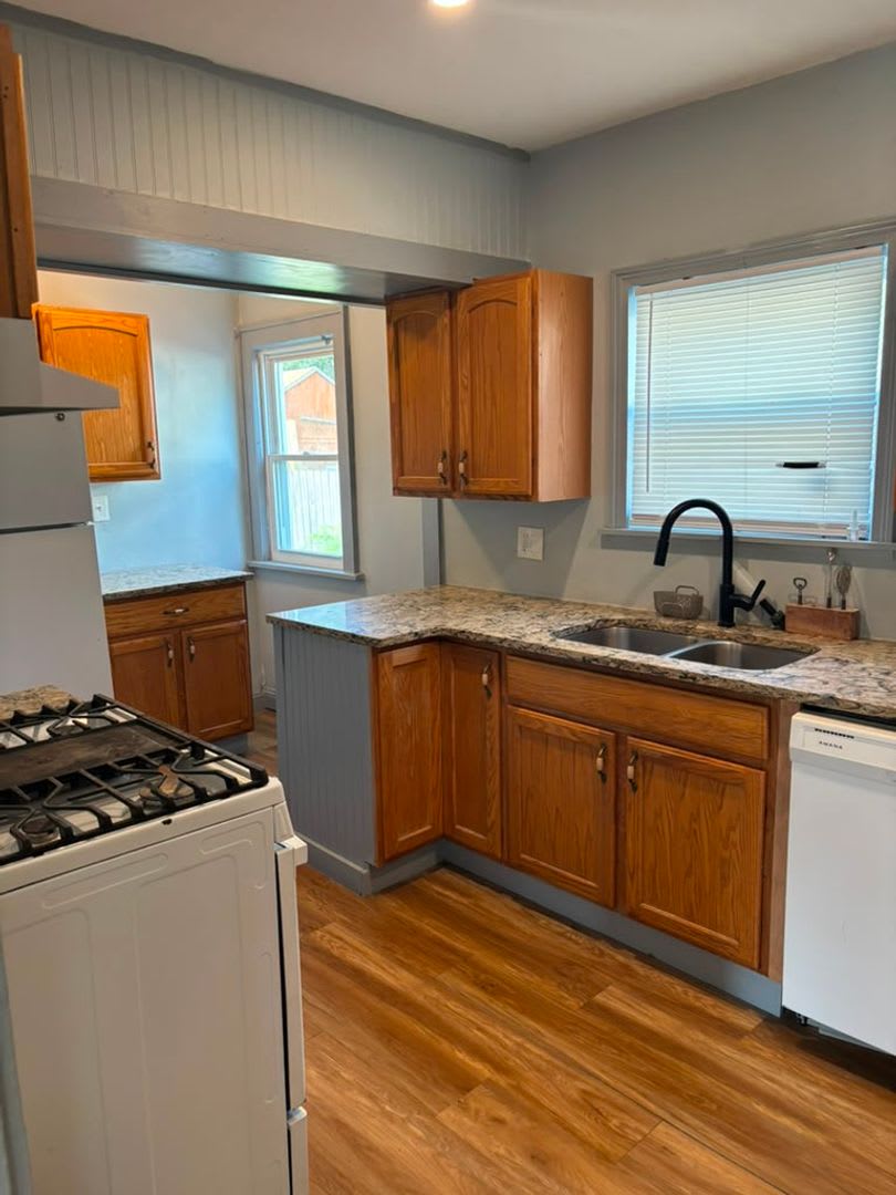 2100 Newton St Spacious 4 Bedroom 2 Bath Home In Goodyear Heights – photo 3