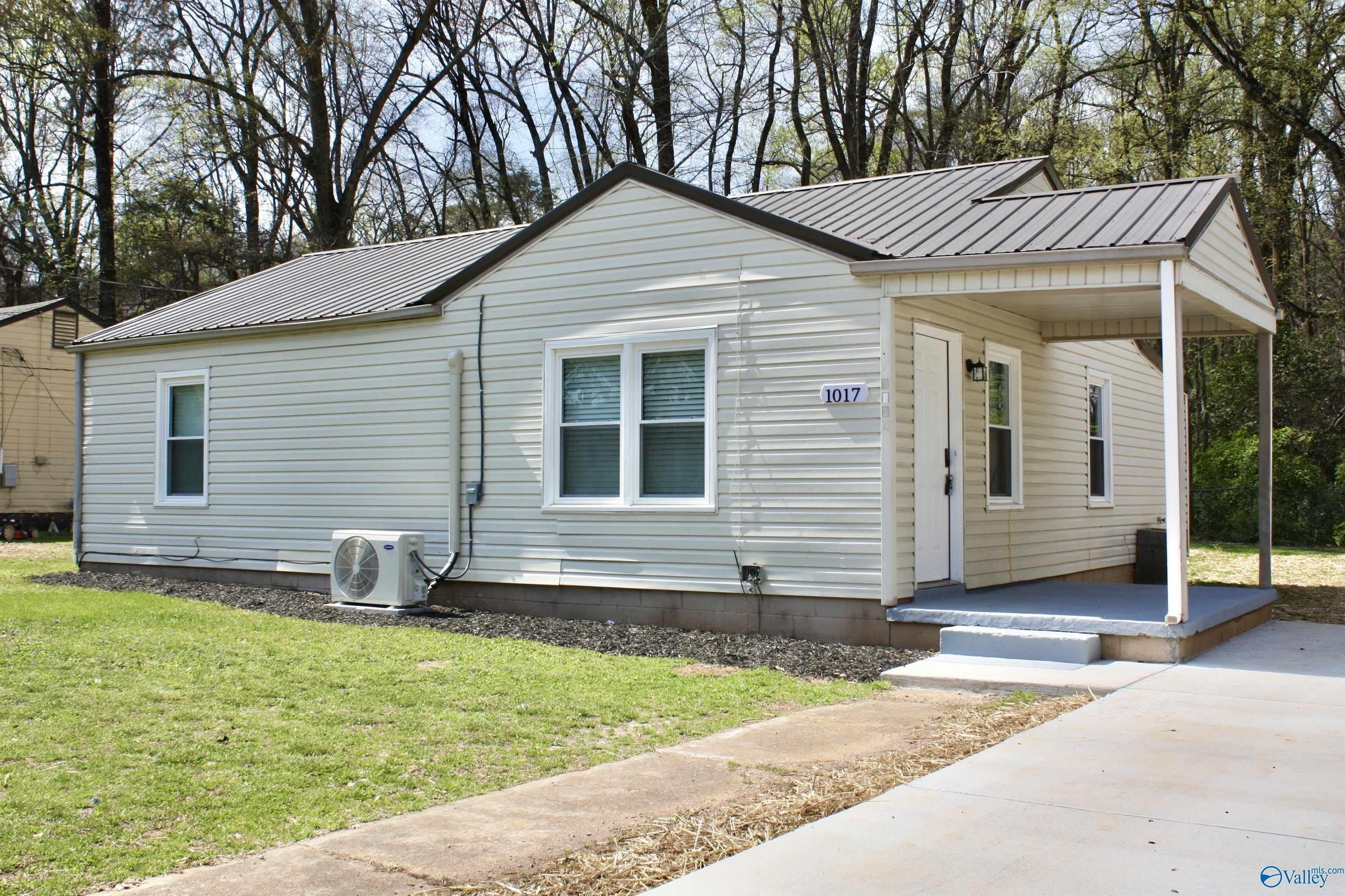 1017 Crestline Road Nw – photo 1