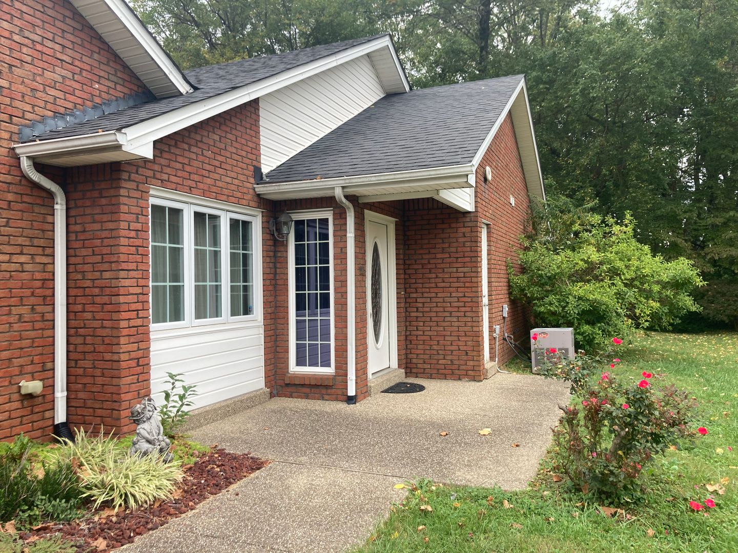 ** NO August Prorated Rent with Signed Lease NOW! ** – photo 2