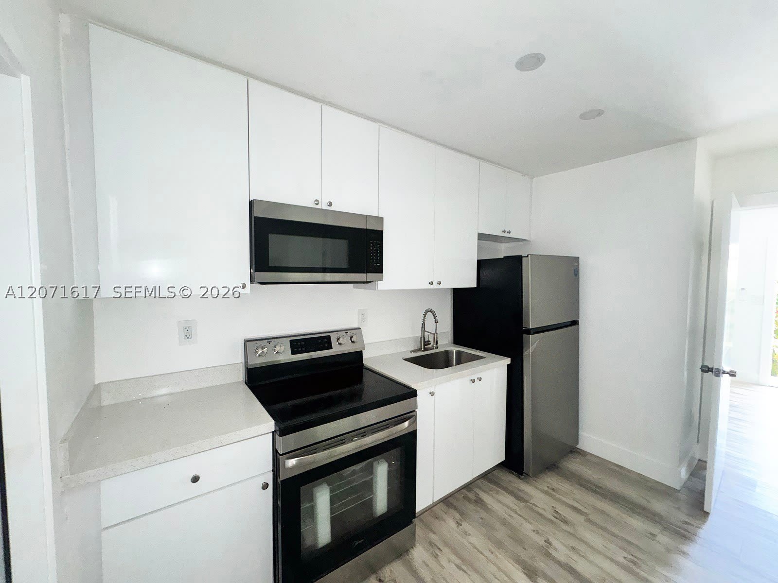 885 SW 29th Ave – photo 1