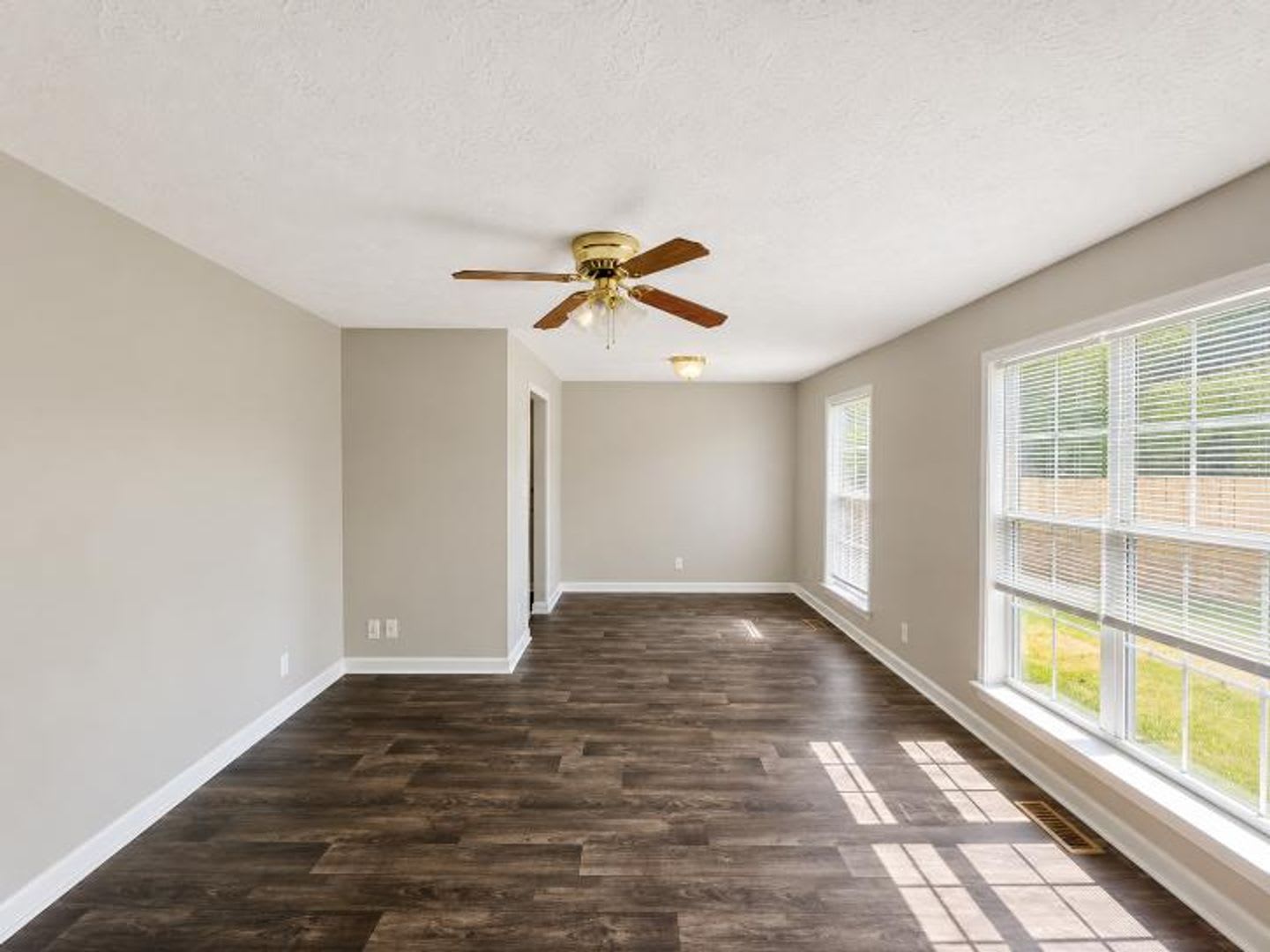 Coming Soon Charming 3 Bedroom Ranch Home – photo 3
