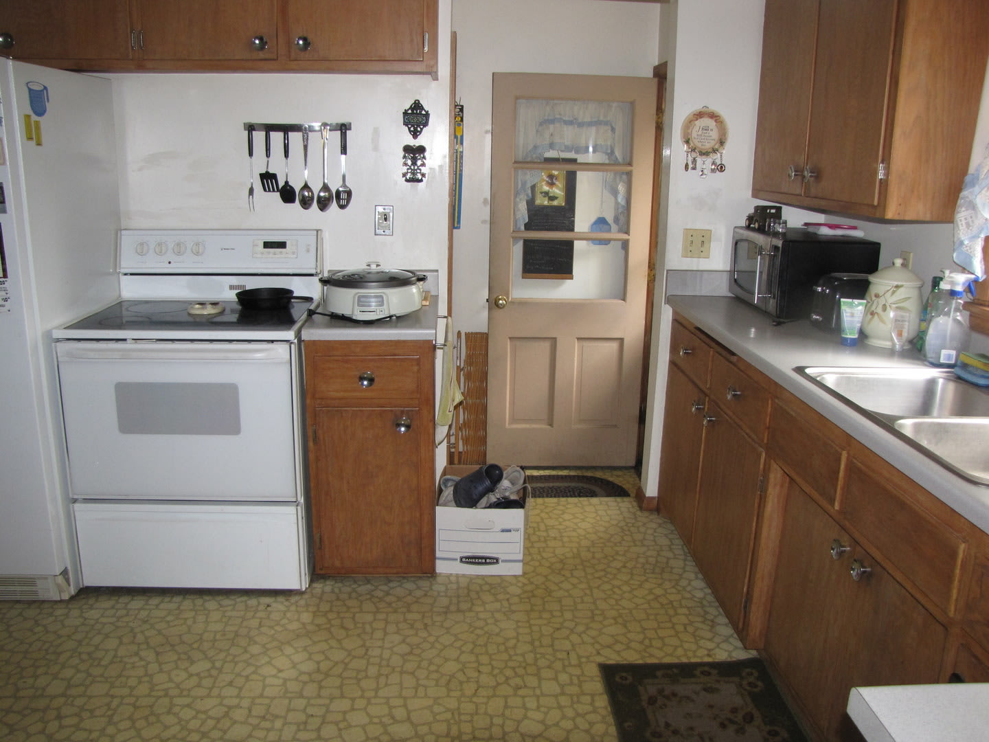 Great location in Richfield,*3Bed*1Bath single family home Avail Now! – photo 2