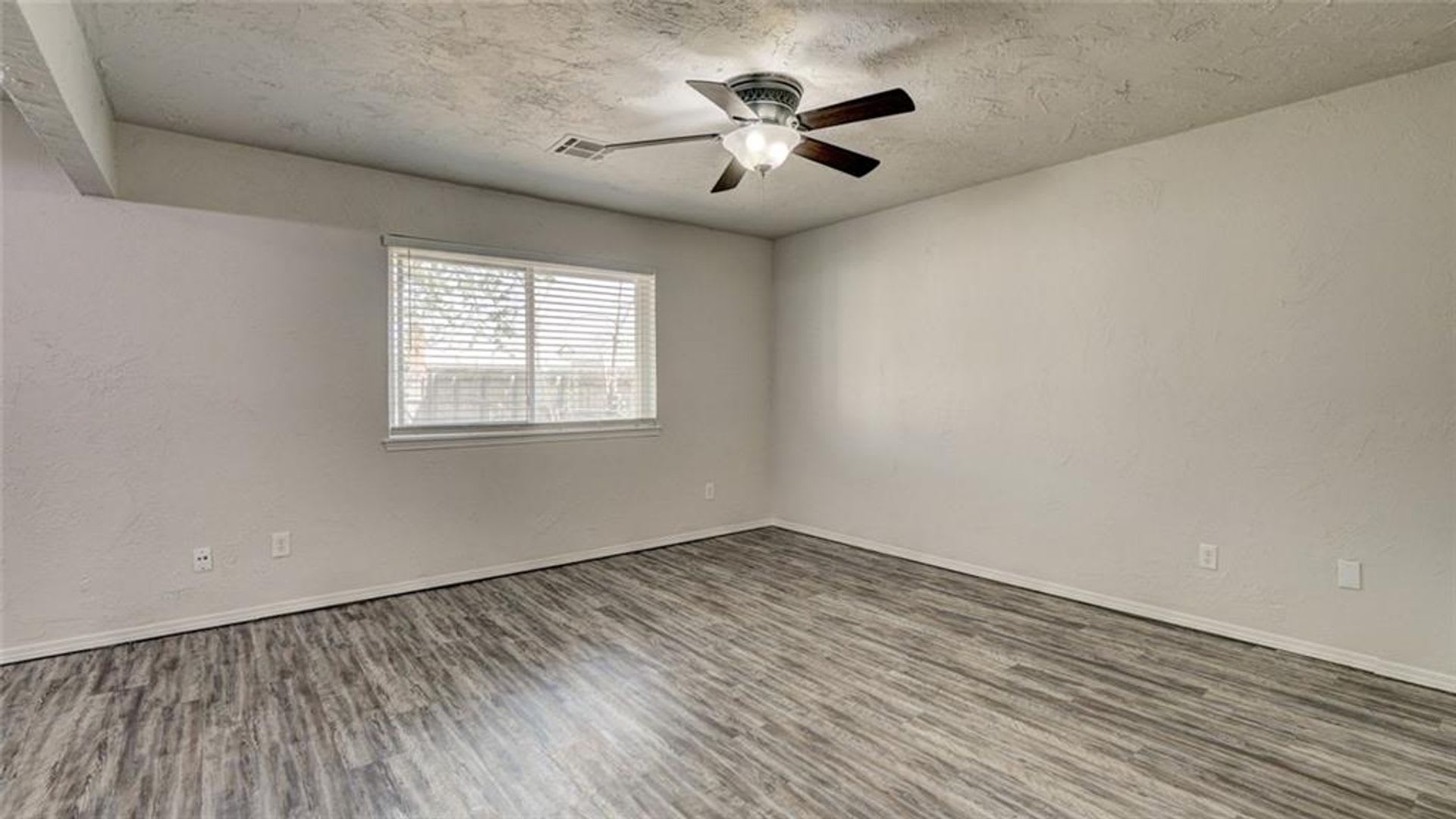 4 Bed 2 Bath-South Gate Addition of Moore, OK – photo 2