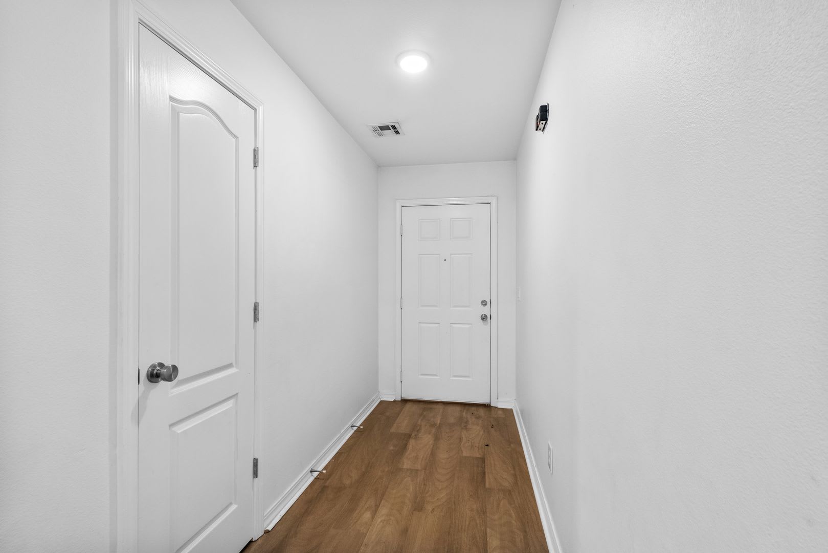 Stylish 3 Bed, 2 Bath Retreat with Modern Touches & Fenced Yard! – photo 5
