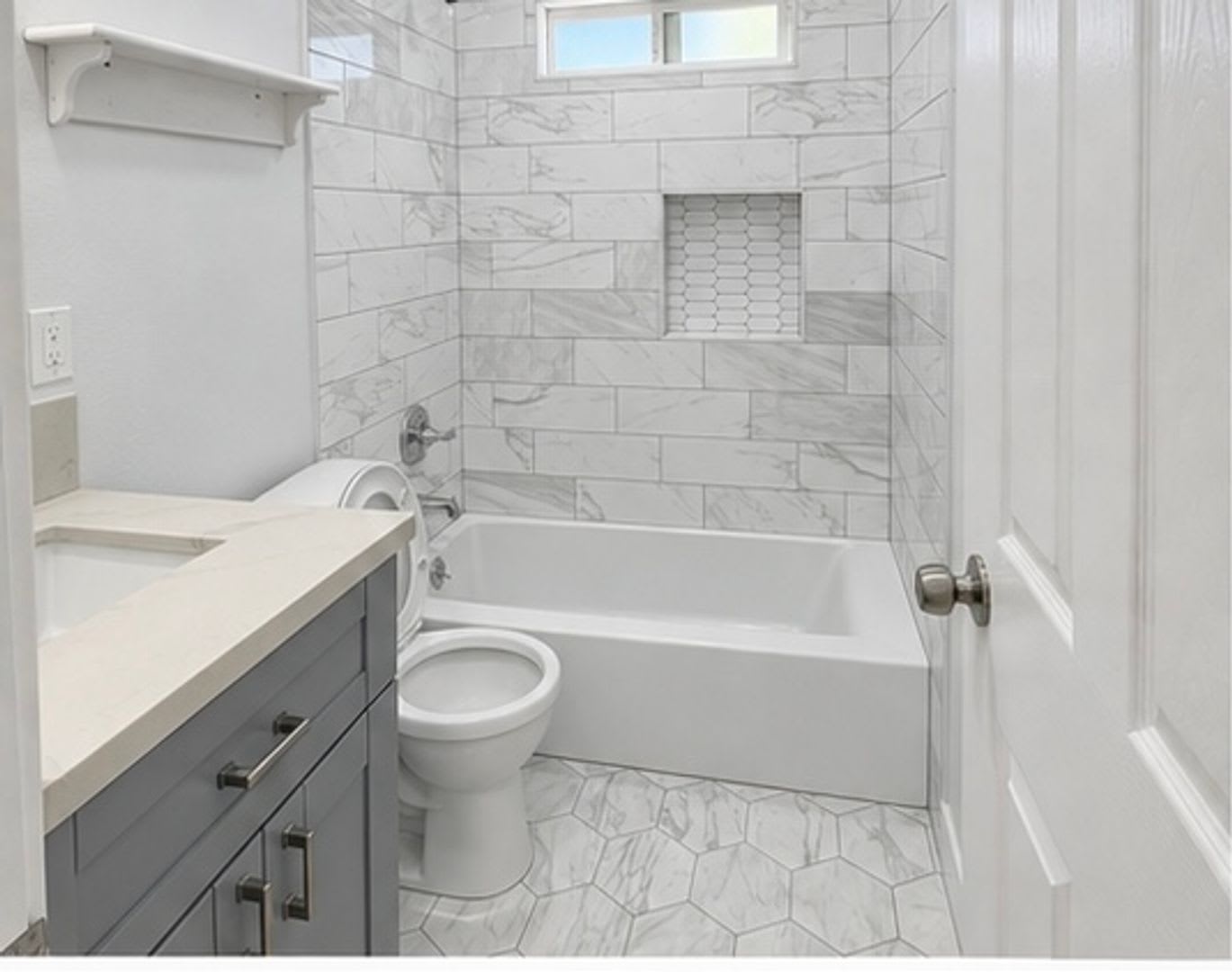 Bright & Spacious 1 Bedroom + 1 Bath with Private Yard & In-Unit Laundry – photo 3
