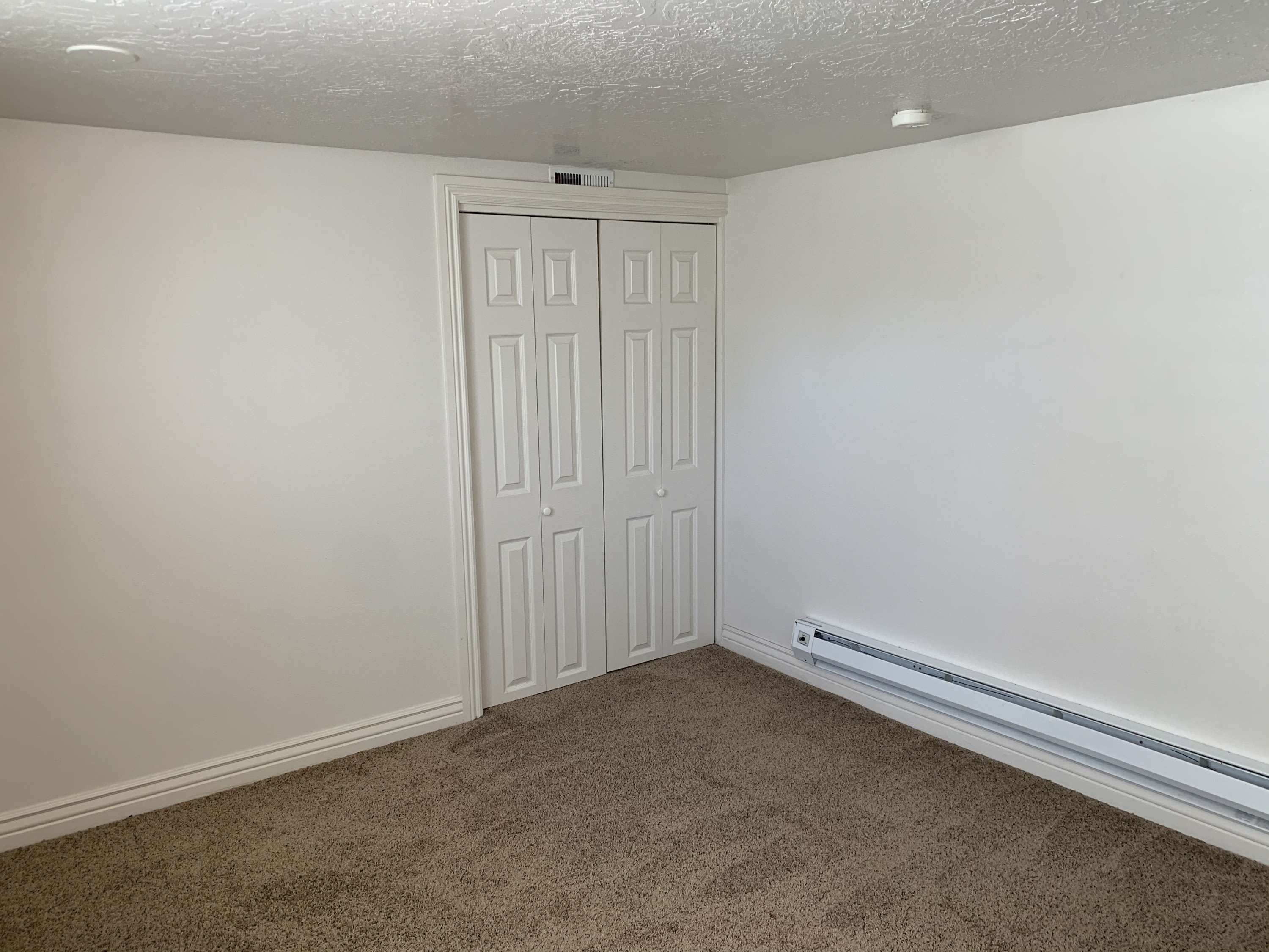 685 East 9th North Street – photo 3
