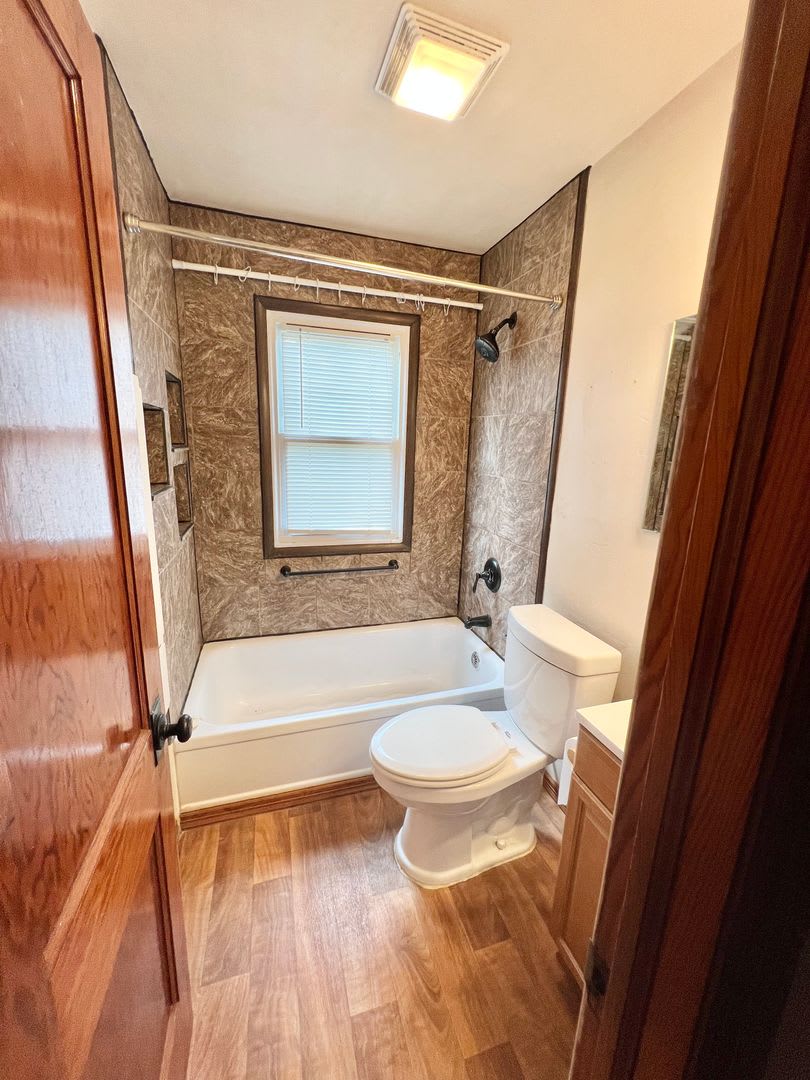 Spacious 2 Bedroom 1 Bath Single Family Home With Central Air- Available Now! – photo 5