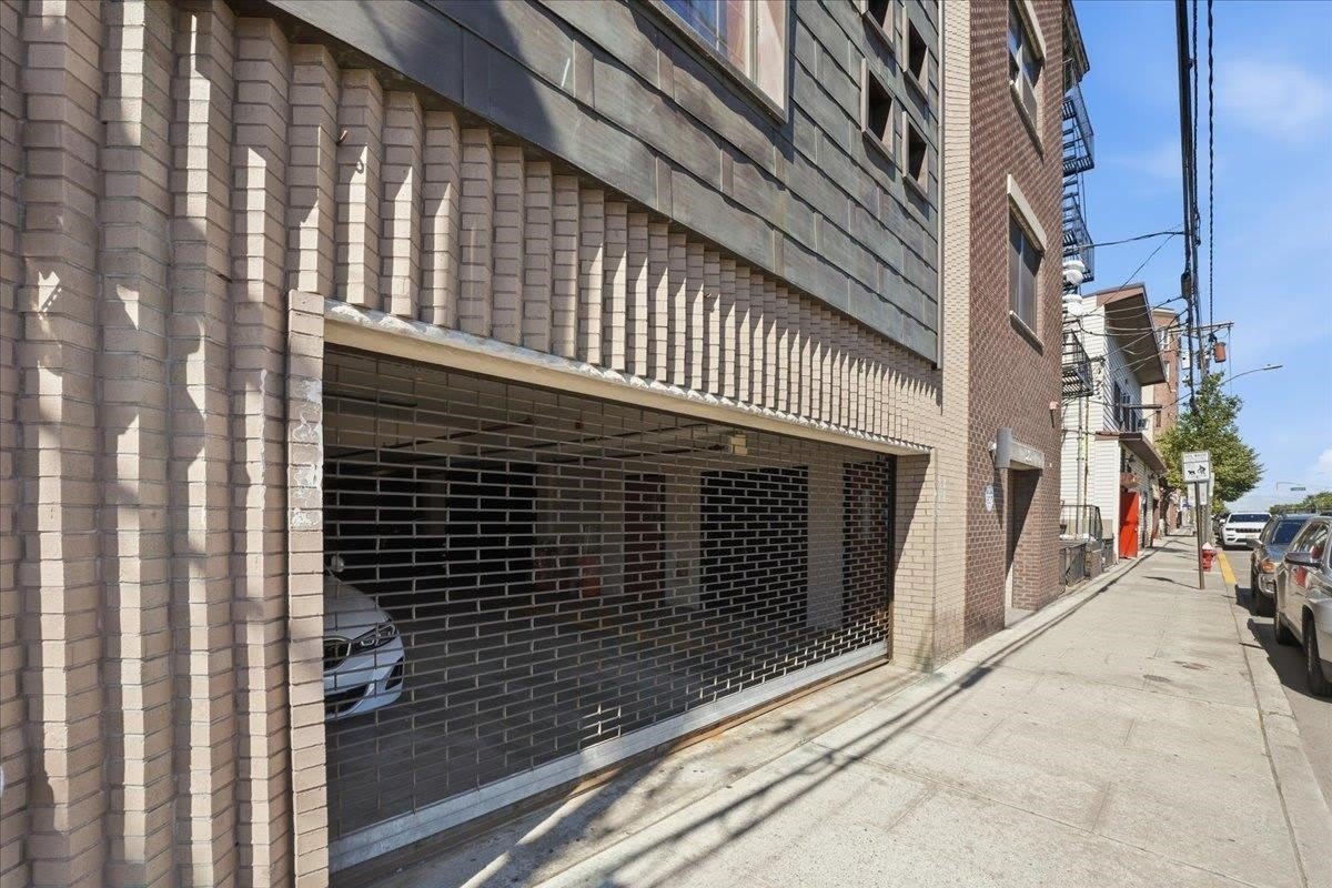 515 30TH ST – photo 2