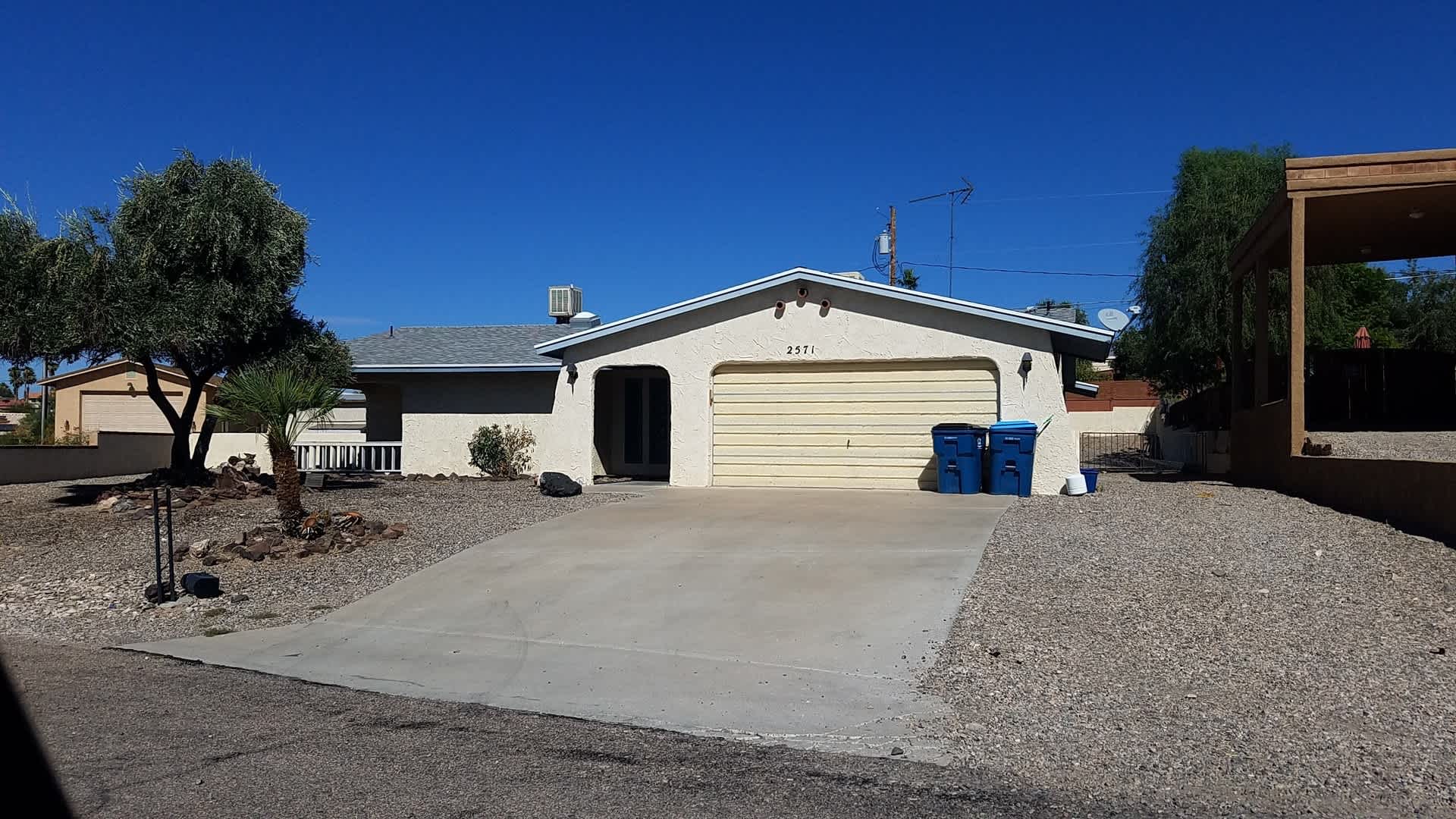 3 bedroom 2 bath with Huge Fenced Yard – photo 1