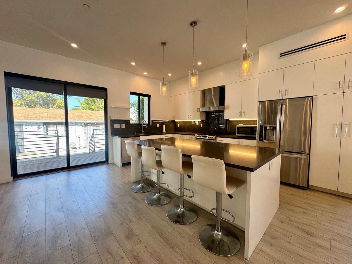Five Bedroom Four Bathroom Luxury House In Koreatown – photo 5