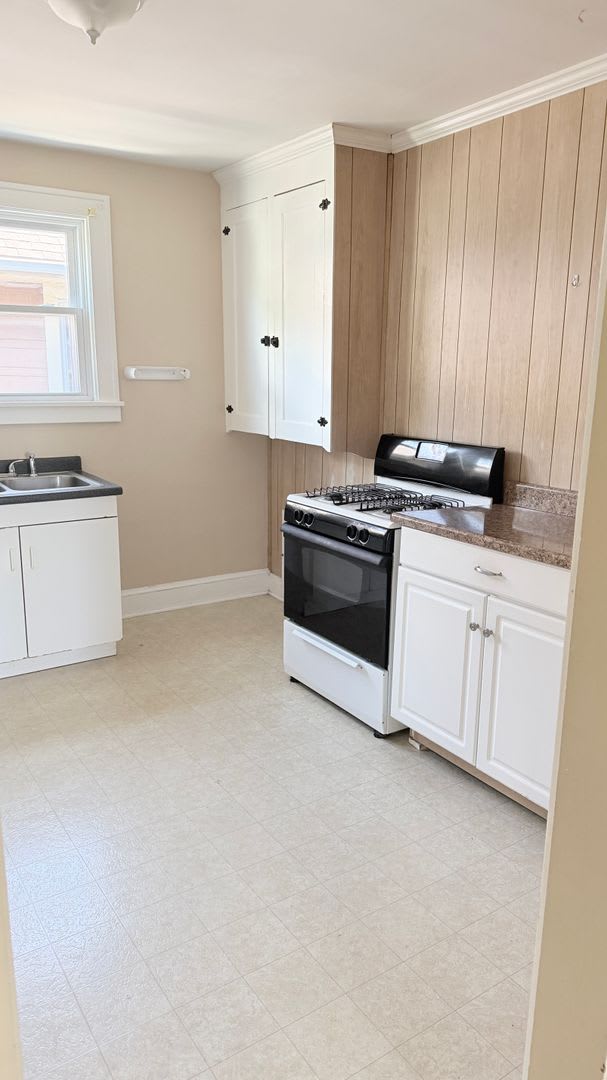 561 Baldwin Ave – photo 4