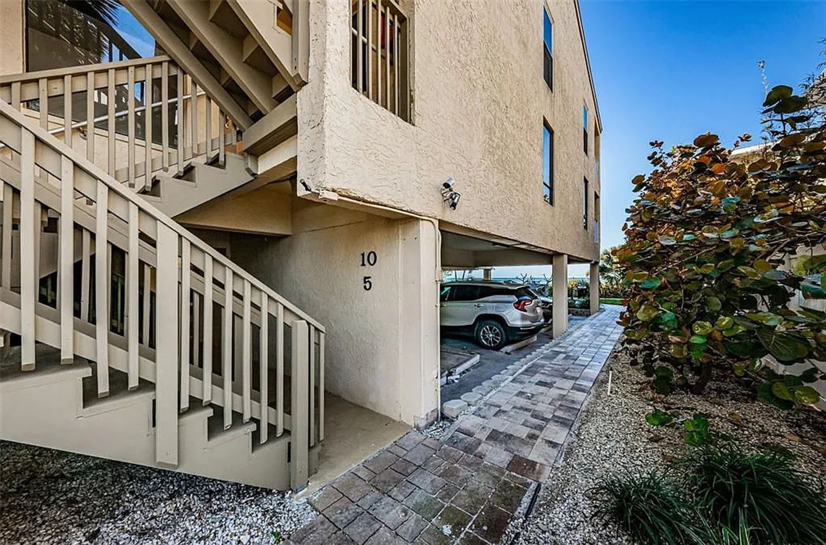 Beachfront Paradise in Indian Shores – Stunning Gulf & Intracoastal Views! 3bed – photo 5