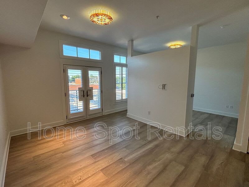925 Garrett St. SE – photo 1