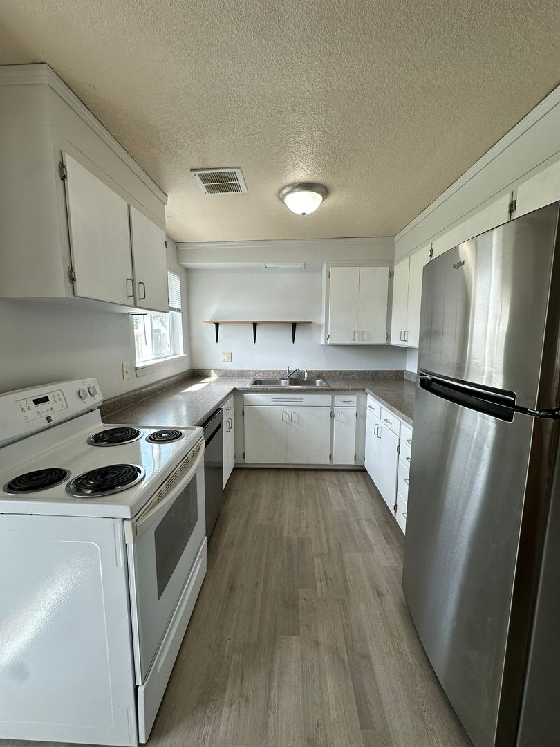 3 Bedroom Upgraded House For Rent In Sought After East Wenatchee – photo 3