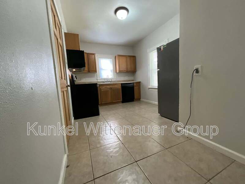 821 Edward Street – photo 5