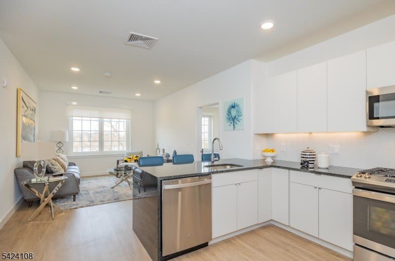 558 Market St – photo 5