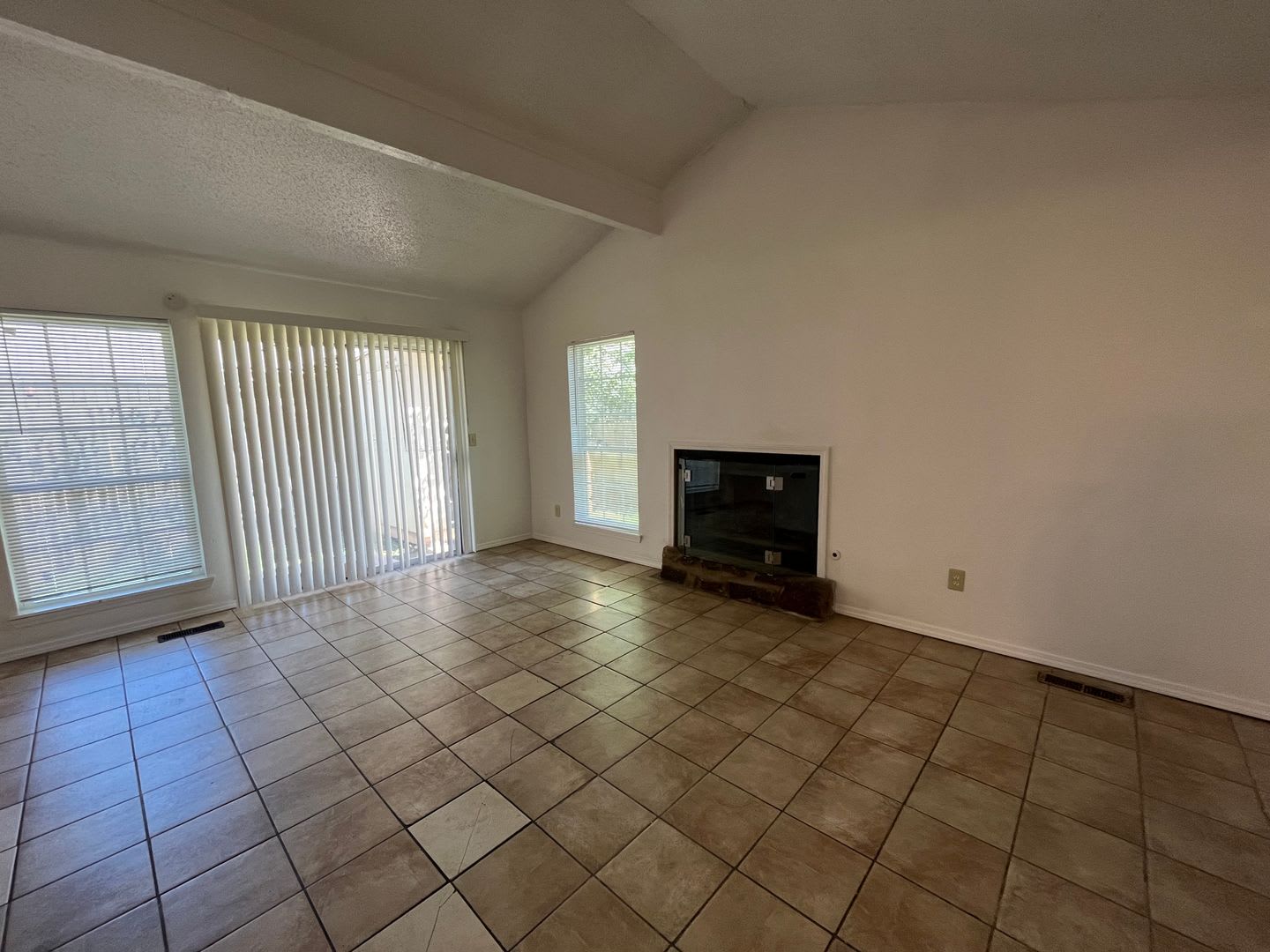 3 bedroom 2 bath! – photo 2