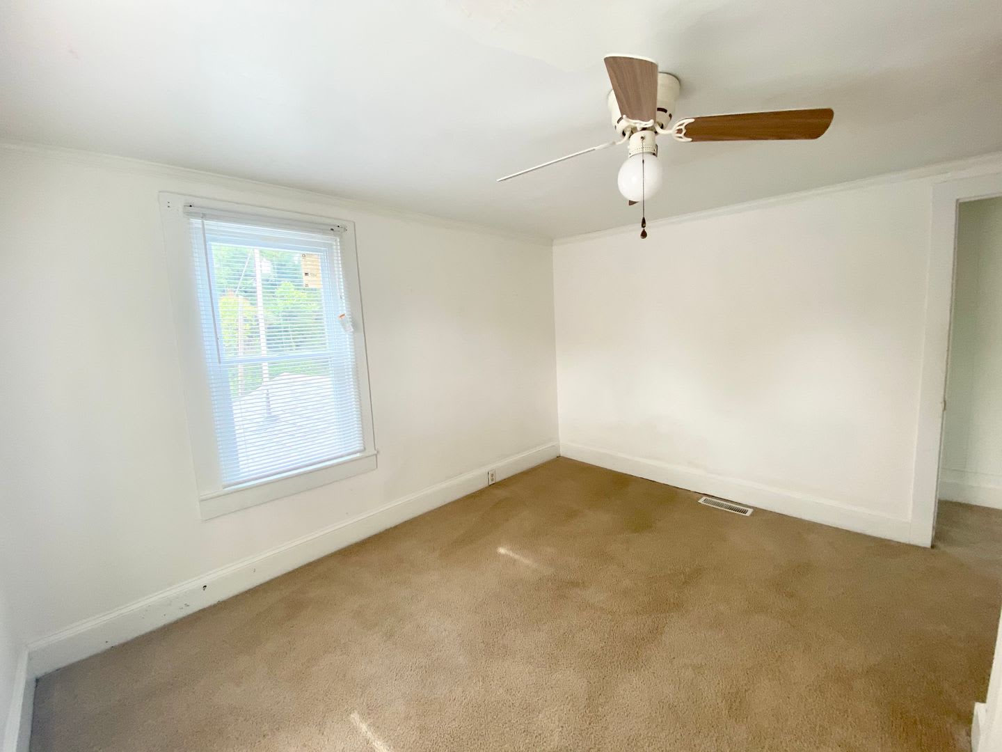 409 W Colonial Ave – photo 4