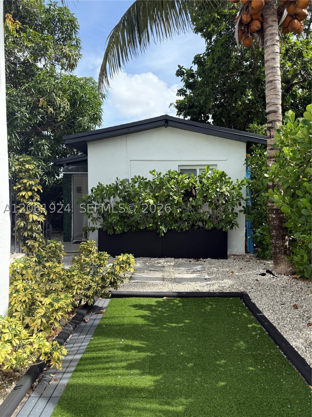 2230 NW 6th St – photo 4