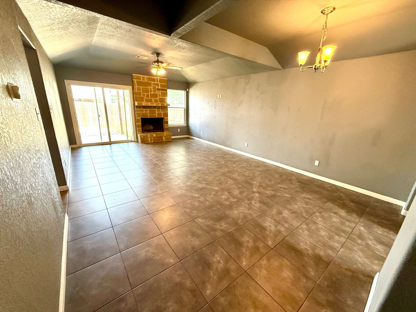 **MOVE-IN SPECIAL** Charming 3-Bedroom Home with Fireplace, Garage & Covered Patio! – photo 3