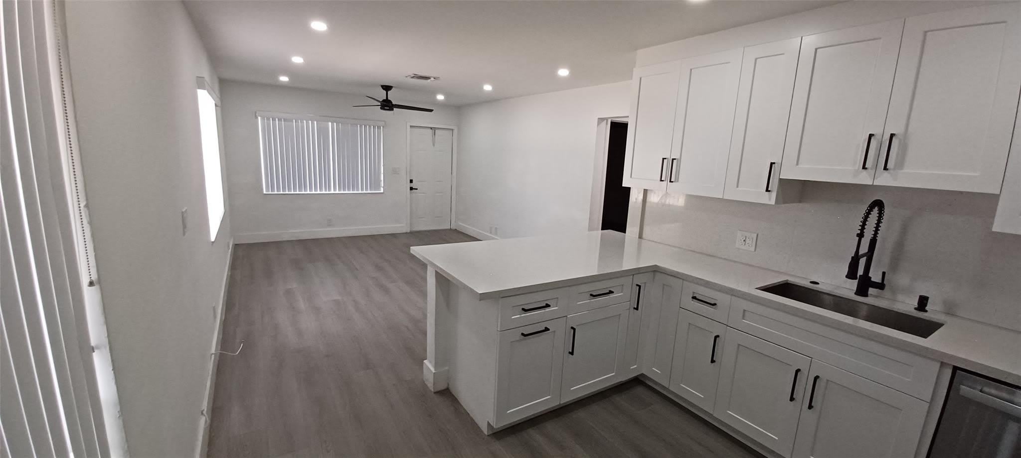 630 N 58th Avenue – photo 1