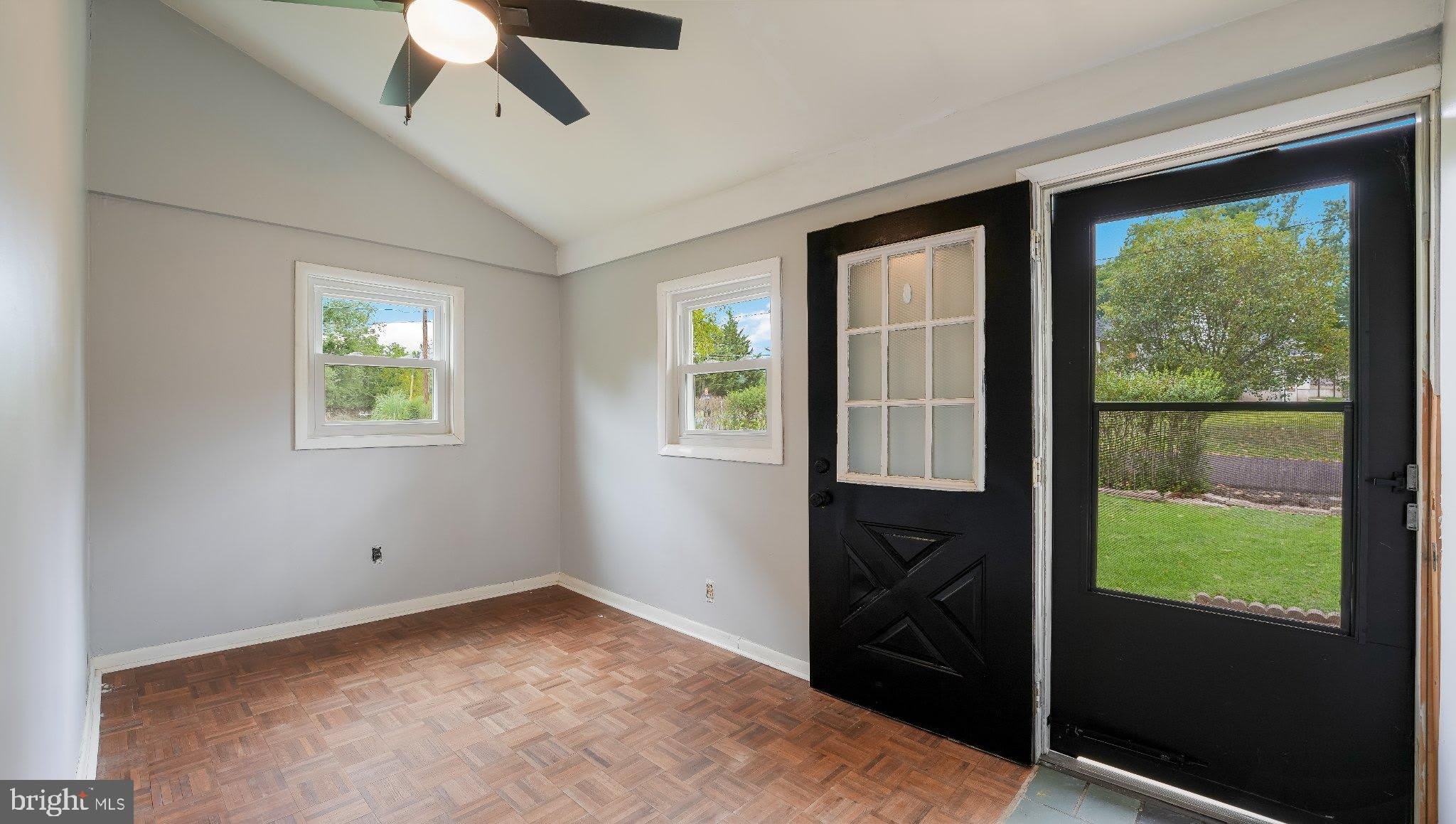 2346 Evergreen Avenue – photo 2