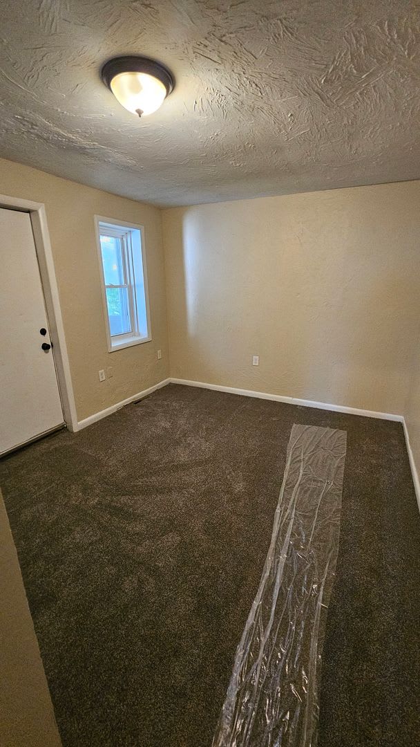 3 Bedroom Home with Fenced Yard & Central Air – photo 3
