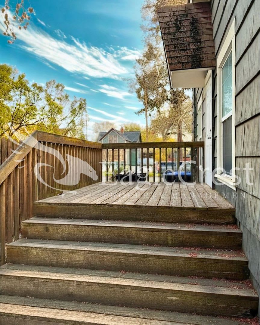 Charming 3BR Home with Spacious Yard & Bonus Living Space! $200.00 OFF 2nd Month Rent!! – photo 2